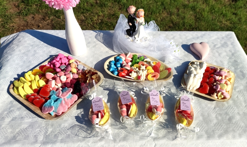 Candybar und Hochzeitsgastgeschenke aus einer Hand. Ganz inidividuell gestalten wir diese nach ihren Wünschen.